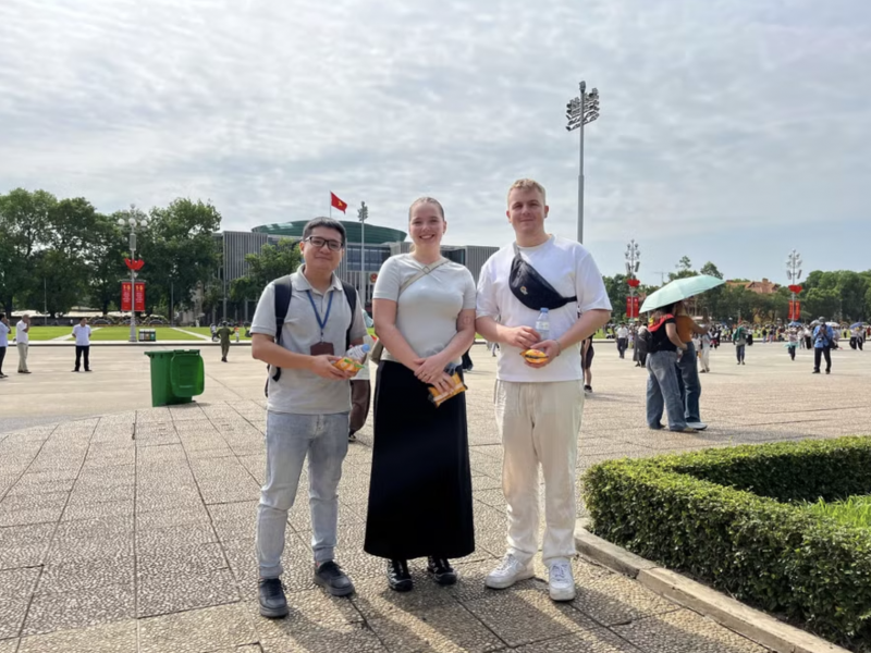 Khách du lịch quốc tế tới Hà Nội. (Ảnh: T.L) Khách du lịch quốc tế tới Hà Nội. (Ảnh: T.L)