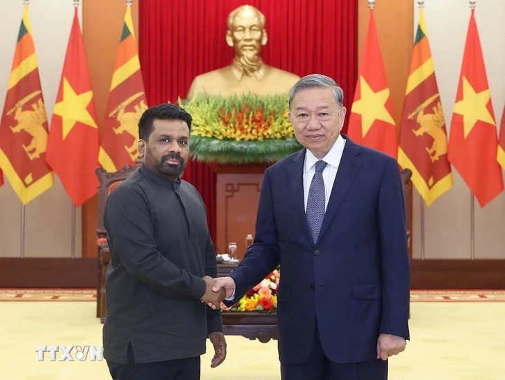 Tổng Bí thư, Chủ tịch nước Tô Lâm (khi đó là Tổng Bí thư) gặp Tổng thống Sri Lanka Anura Kumara Dissanayake tại Hà Nội tháng 5/2025. (Ảnh: TTXVN)