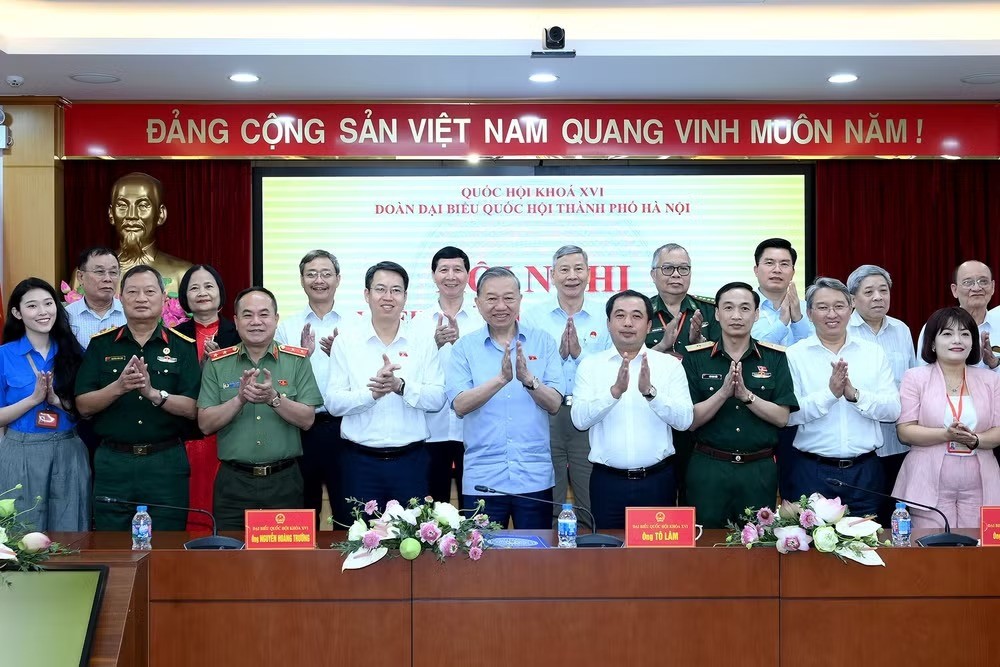 Tổng Bí thư, Chủ tịch nước Tô Lâm với các đại biểu và cử tri tham dự hội nghị. (Ảnh: Đăng Khoa)