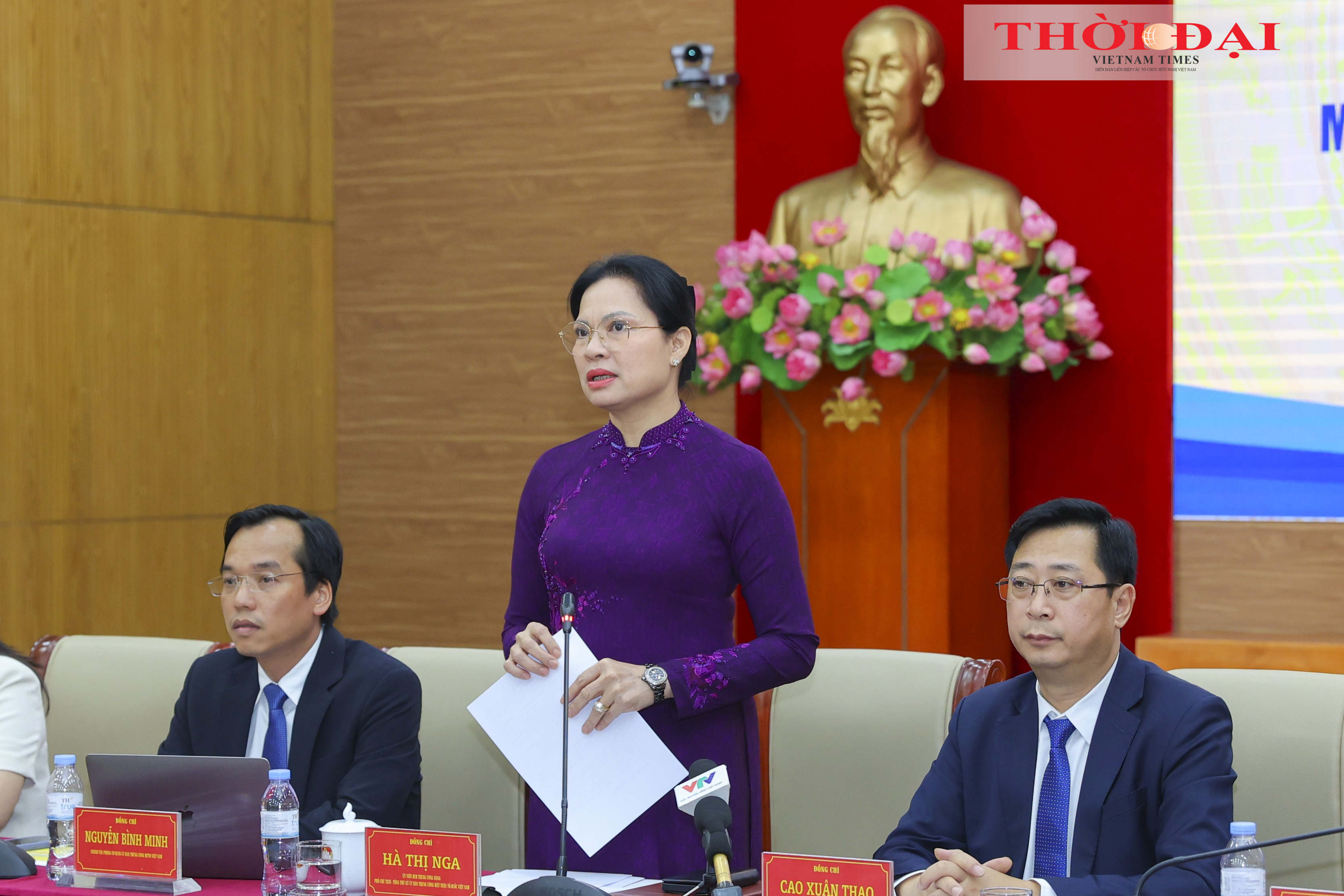 bà Hà Thị Nga, Ủy viên Ban Chấp hành Trung ương Đảng, Phó Chủ tịch - Tổng Thư ký Ủy ban Trung ương Mặt trận Tổ quốc (MTTQ) Việt Nam phaát biểu tại họp báo. (Ảnh: Đinh Hòa) bà Hà Thị Nga, Ủy viên Ban Chấp hành Trung ương Đảng, Phó Chủ tịch - Tổng Thư ký Ủy ban Trung ương Mặt trận Tổ quốc (MTTQ) Việt Nam phaát biểu tại họp báo. (Ảnh: Đinh Hòa)