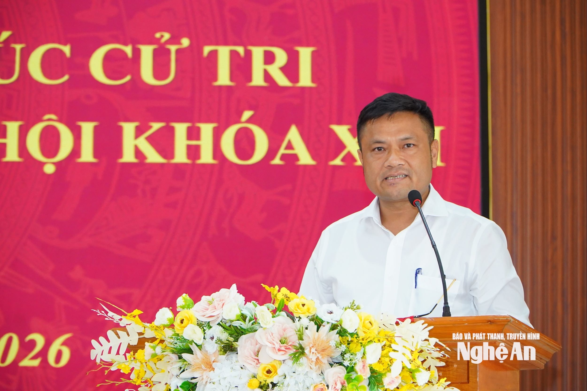 Ông Hoàng Đình Sơn - Chủ tịch UBND xã Tân Kỳ trả lời một số nội dung thuộc thẩm quyền. Ảnh: Bông Mai Ông Hoàng Đình Sơn - Chủ tịch UBND xã Tân Kỳ trả lời một số nội dung thuộc thẩm quyền. Ảnh: Bông Mai