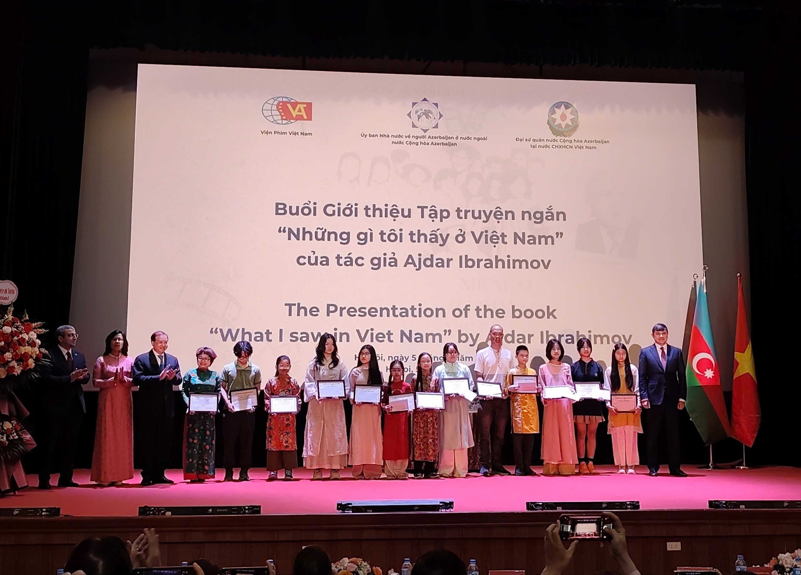 Trang sách nối tình hữu nghị Việt Nam – Azerbaijan Trang sách nối tình hữu nghị Việt Nam – Azerbaijan