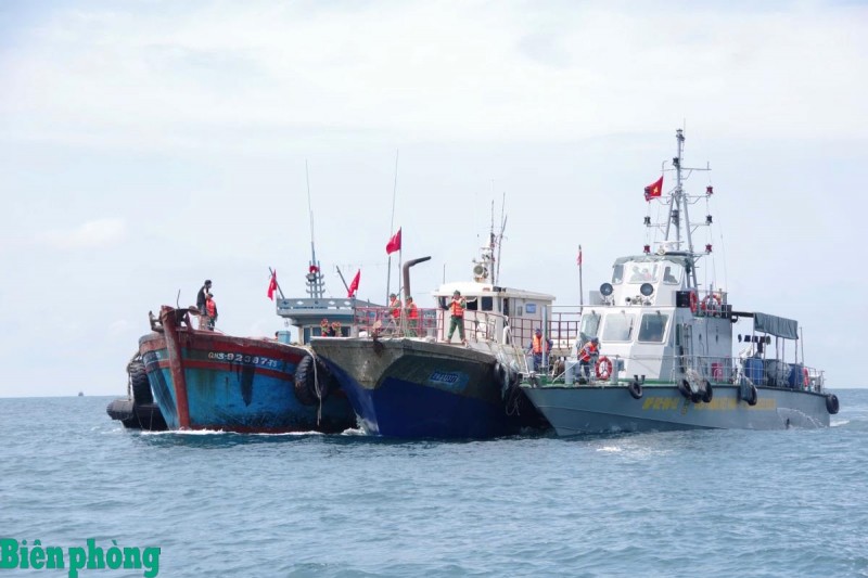 Đồn Biên phòng Bạch Long Vĩ cứu nạn thành công 2 tàu cá nước ngoài