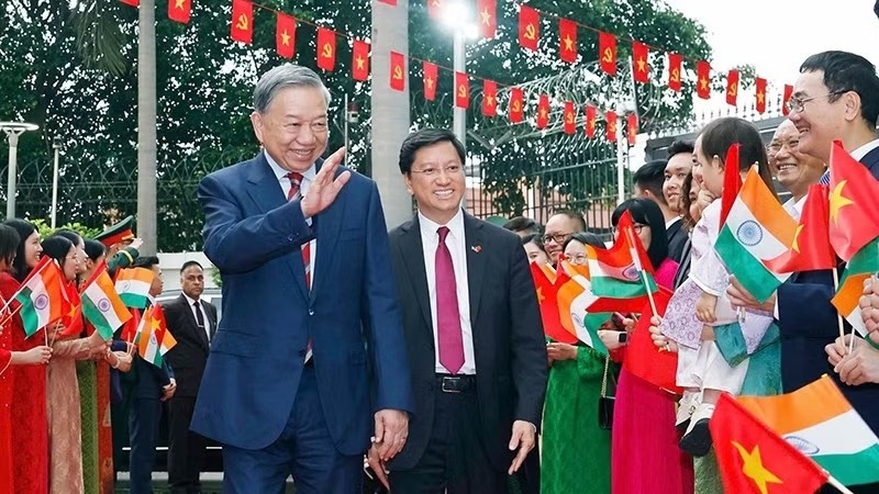 Tổng Bí thư, Chủ tịch nước Tô Lâm gặp gỡ cán bộ Đại sứ quán và cộng đồng người Việt Nam tại Ấn Độ
