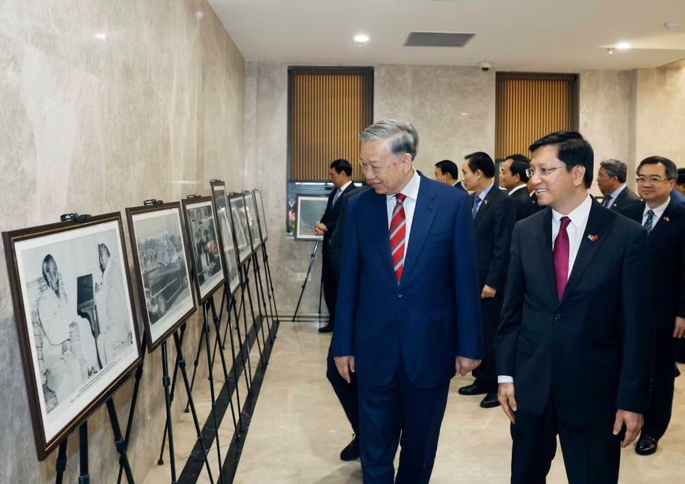 Tổng Bí thư, Chủ tịch nước Tô Lâm gặp gỡ cán bộ Đại sứ quán và cộng đồng người Việt Nam tại Ấn Độ