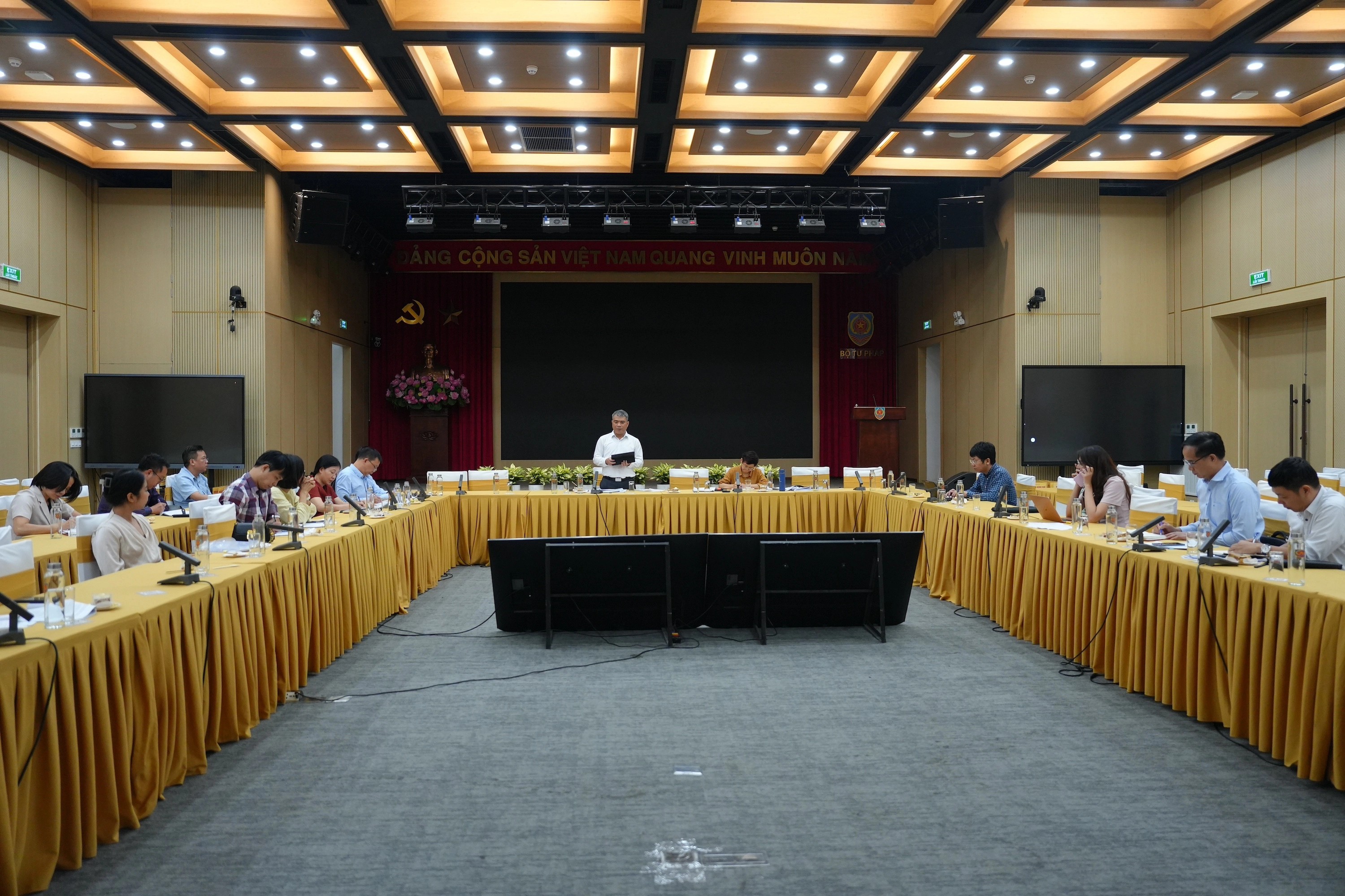 Hoàn thiện hành lang pháp lý phát triển kinh tế biển bền vững Hoàn thiện hành lang pháp lý phát triển kinh tế biển bền vững