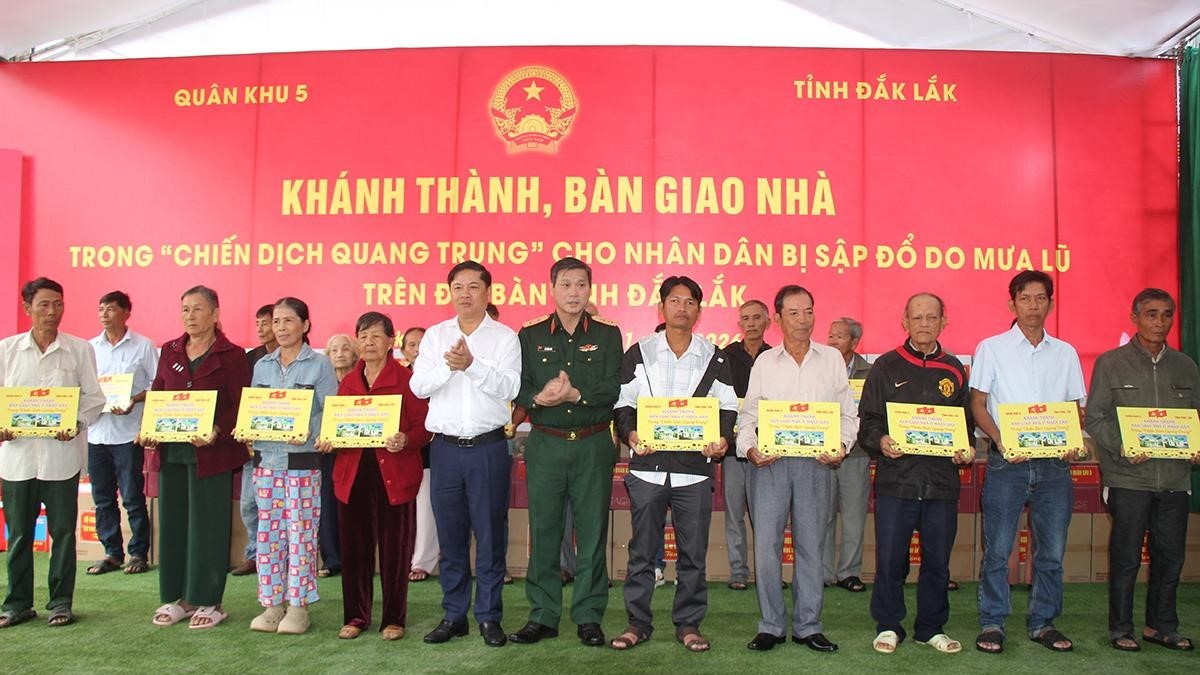 Những mái nhà trở lại sau thiên tai