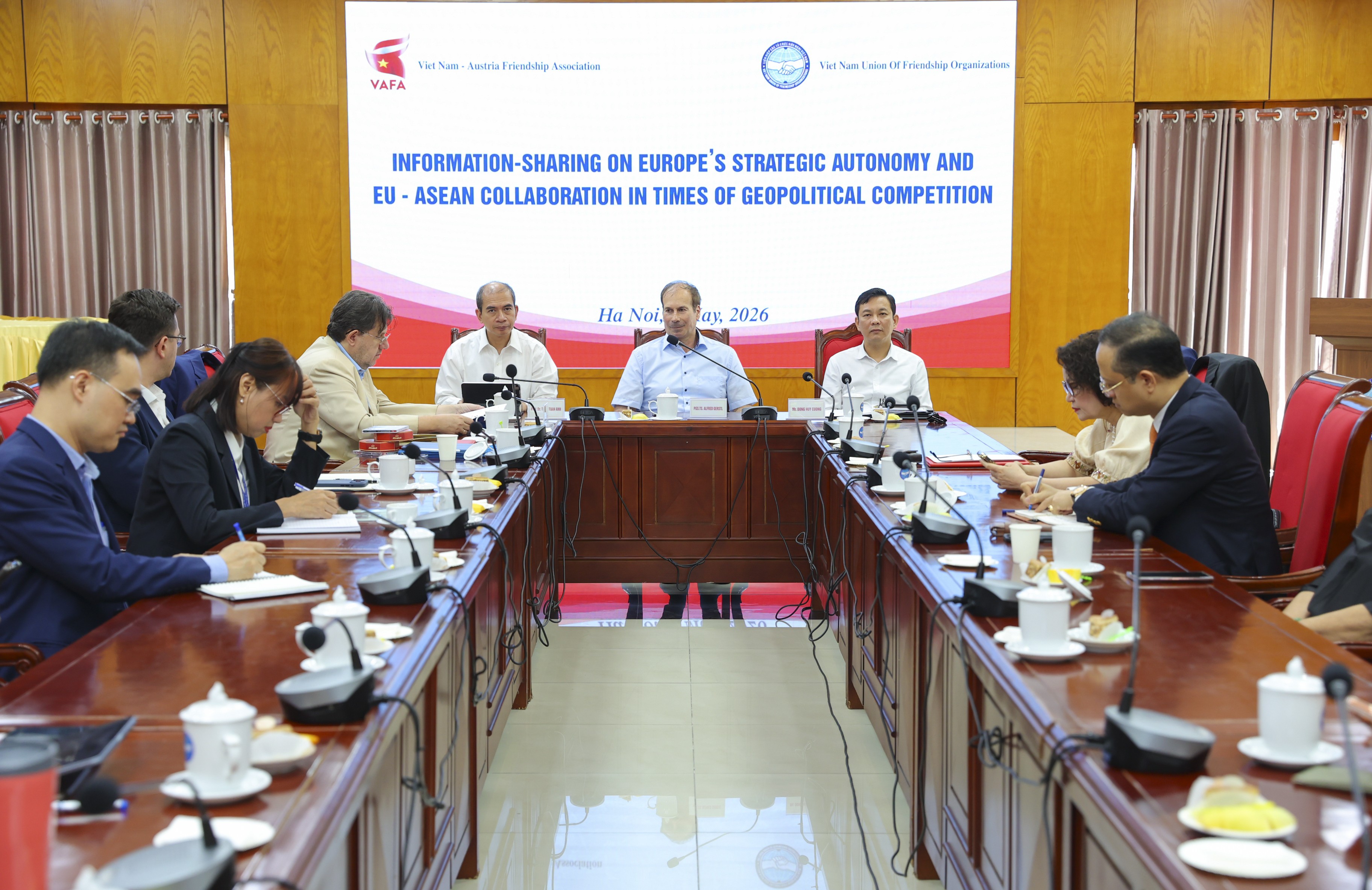 Hội hữu nghị Việt Nam - Áo và Hội Áo - Việt Nam ký Bản ghi nhớ hợp tác Hội hữu nghị Việt Nam - Áo và Hội Áo - Việt Nam ký Bản ghi nhớ hợp tác
