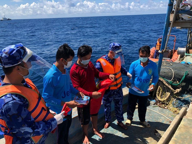 Tăng cường tuyên truyền, nâng cao nhận thức của ngư dân trong hoạt động chống khai thác IUU (Ảnh minh họa) Tăng cường tuyên truyền, nâng cao nhận thức của ngư dân trong hoạt động chống khai thác IUU (Ảnh minh họa)