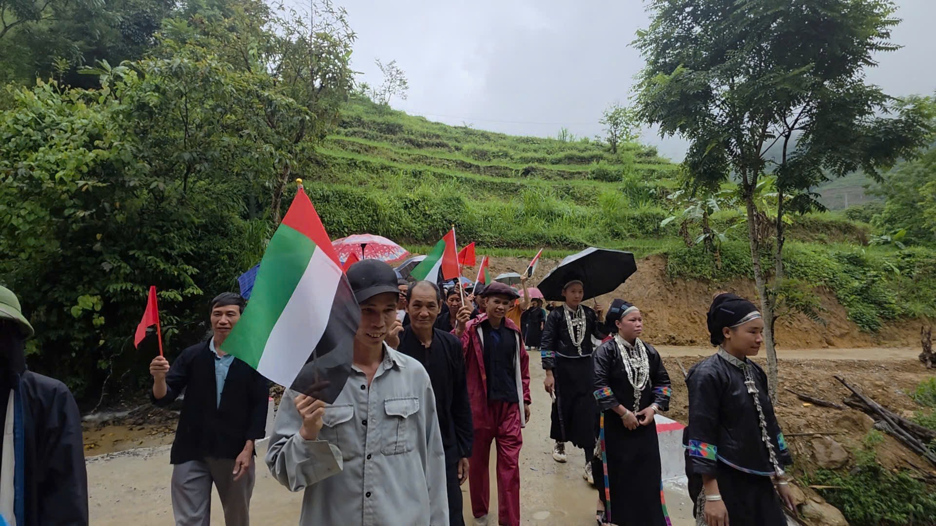 Khánh thành cầu dân sinh tại Tuyên Quang do Đại sứ quán UAE tại Việt Nam tài trợ Khánh thành cầu dân sinh tại Tuyên Quang do Đại sứ quán UAE tại Việt Nam tài trợ
