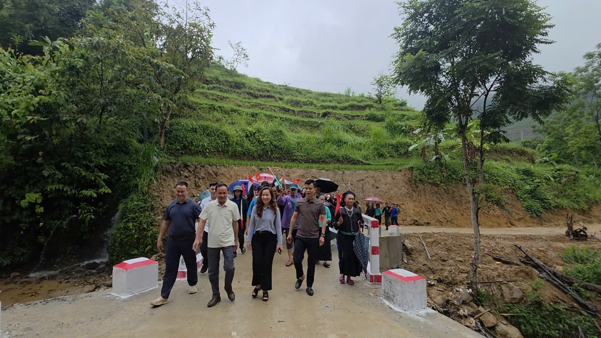 Khánh thành cầu dân sinh tại Tuyên Quang do Đại sứ quán UAE tại Việt Nam tài trợ Khánh thành cầu dân sinh tại Tuyên Quang do Đại sứ quán UAE tại Việt Nam tài trợ