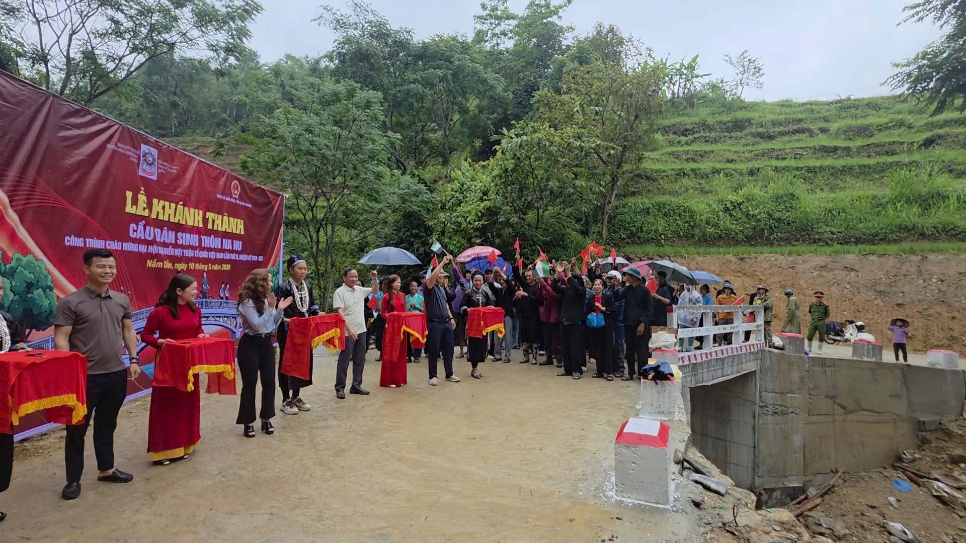 Khánh thành cầu dân sinh tại Tuyên Quang do Đại sứ quán UAE tại Việt Nam tài trợ Khánh thành cầu dân sinh tại Tuyên Quang do Đại sứ quán UAE tại Việt Nam tài trợ