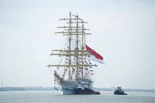 Tàu buồm huấn luyện KRI Bima Suci của Hải quân Indonesia