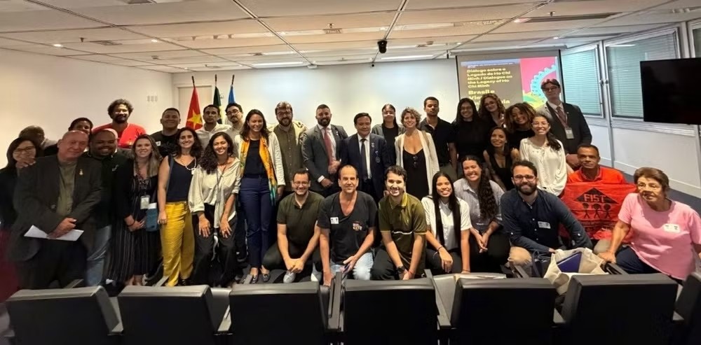 Các đại biểu tham dự tham dự Tọa đàm “Brazil-Việt Nam: Đối thoại về Di sản Hồ Chí Minh” do Hội đồng Lập pháp bang Rio de Janeiro (ALERJ) tổ chức. (Ảnh: Đại sứ quán Việt Nam tại Brazil) Các đại biểu tham dự tham dự Tọa đàm “Brazil-Việt Nam: Đối thoại về Di sản Hồ Chí Minh” do Hội đồng Lập pháp bang Rio de Janeiro (ALERJ) tổ chức. (Ảnh: Đại sứ quán Việt Nam tại Brazil)