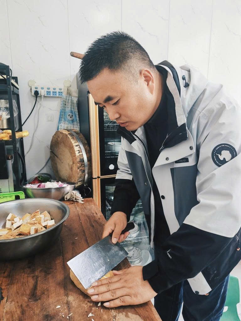 “Bí thư thôn giao cơm 2 tệ” trong vùng núi Thiểm Tây “Bí thư thôn giao cơm 2 tệ” trong vùng núi Thiểm Tây