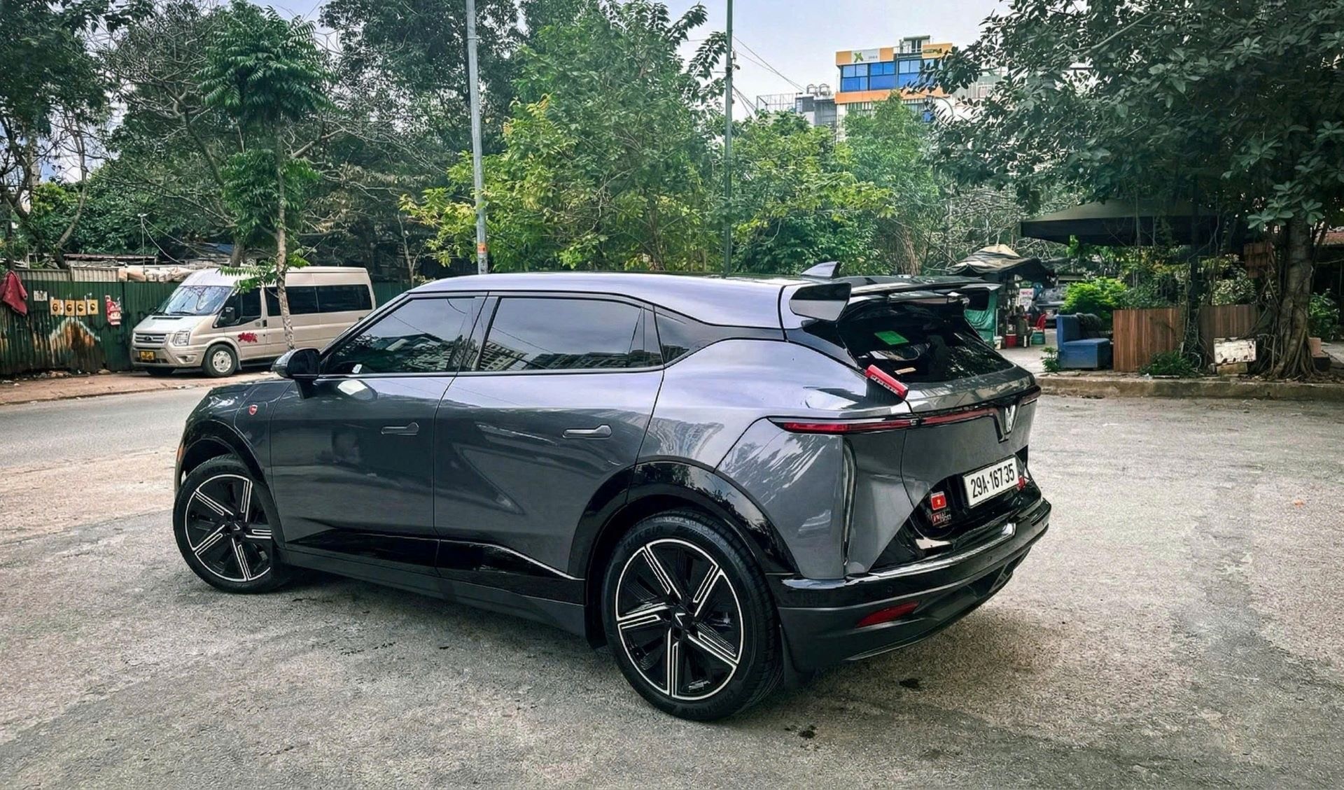 Anh Tuấn gọi VF 7 là “quái vật” nhờ sức mạnh động cơ và cảm giác lái phấn khích. Anh Tuấn gọi VF 7 là “quái vật” nhờ sức mạnh động cơ và cảm giác lái phấn khích.