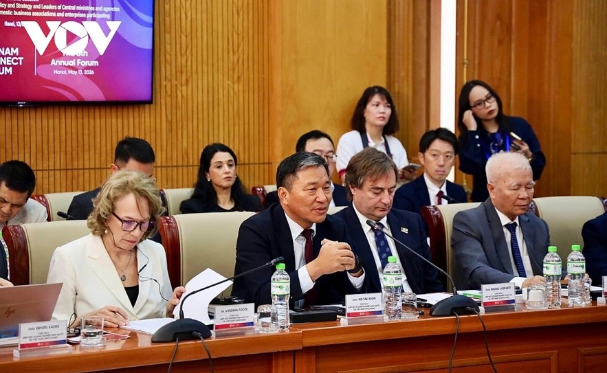 Representatives of foreign business associations in Vietnam raise their voice and make recommendations to improve Vietnam's FDI attraction capacity