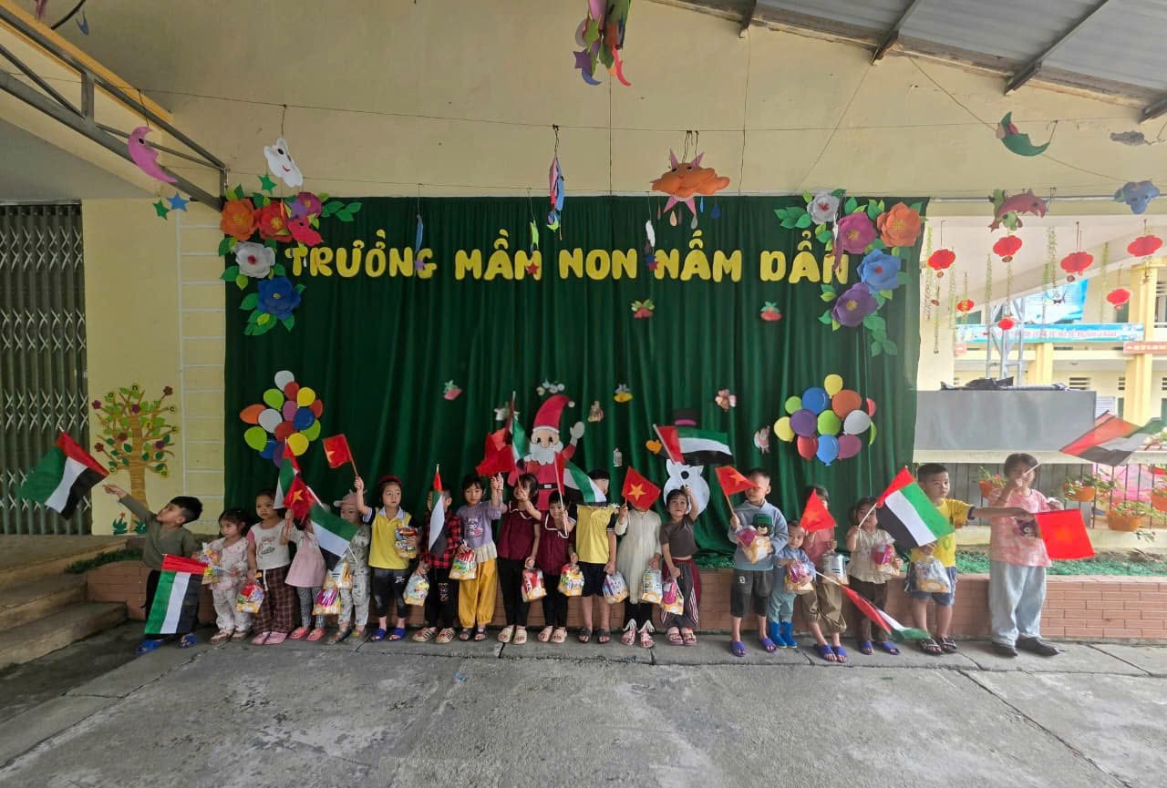 Đại sứ quán UAE hỗ trợ xây dựng nhà vệ sinh cho trường mầm non ở Tuyên Quang Đại sứ quán UAE hỗ trợ xây dựng nhà vệ sinh cho trường mầm non ở Tuyên Quang