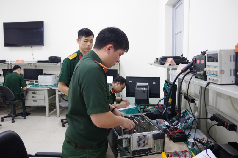 Đập tan luận điệu xuyên tạc về mối quan hệ giữa tính “hiện đại” và bản chất “cách mạng” của quân đội ta Đập tan luận điệu xuyên tạc về mối quan hệ giữa tính “hiện đại” và bản chất “cách mạng” của quân đội ta