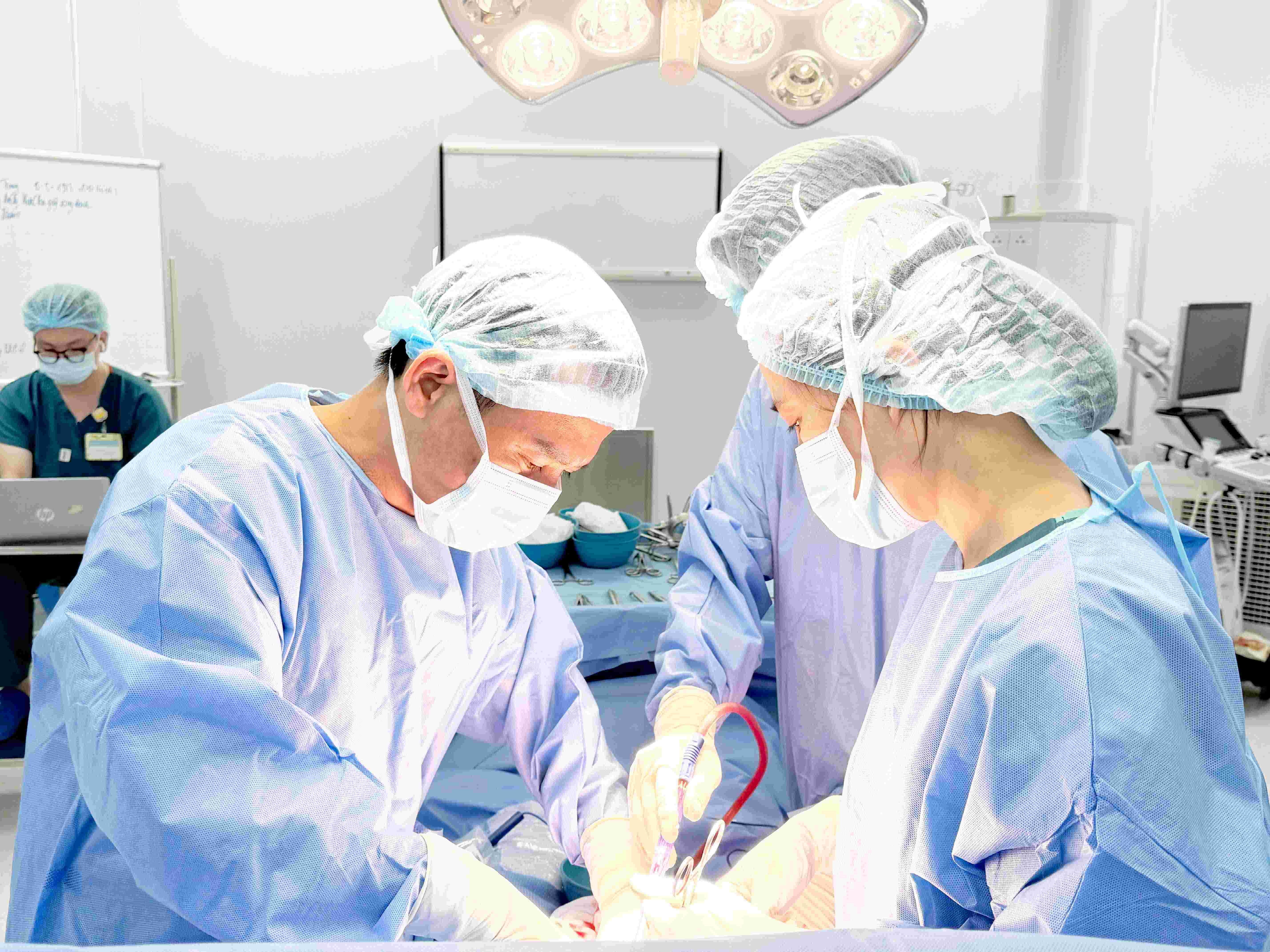 Ê-kíp bác sĩ nhận định ca phẫu thuật có độ khó cao.