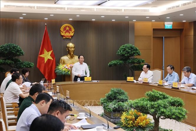 Phó Thủ tướng Lê Tiến Châu chủ trì họp với các bộ, ngành về tình hình triển khai xây dựng các trường phổ thông liên cấp tại các xã biên giới. Ảnh: Lâm Khánh/TTXVN