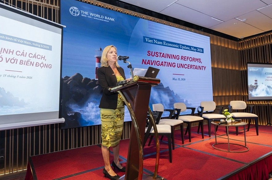 Mariam J. Sherman, World Bank Division Director for Vietnam, Cambodia, and Laos points to exports, investment and reforms as key drivers of Vietnam’s growth at the press briefing on May 15. Mariam J. Sherman, World Bank Division Director for Vietnam, Cambodia, and Laos points to exports, investment and reforms as key drivers of Vietnam’s growth at the press briefing on May 15.