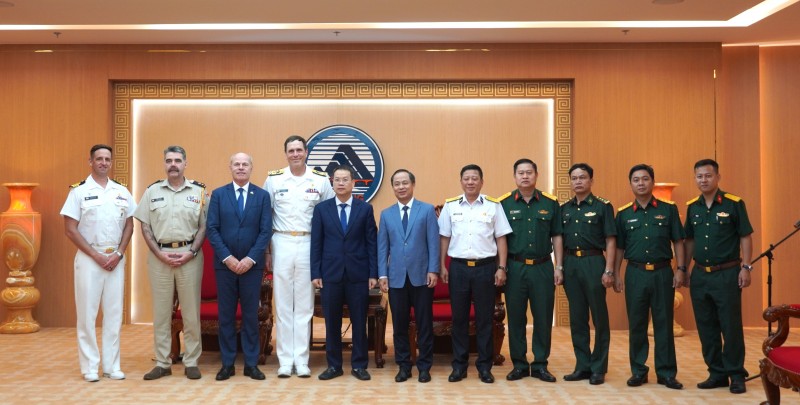 Tàu Hải quân Hoàng gia Canada thăm hữu nghị thành phố Đà Nẵng Tàu Hải quân Hoàng gia Canada thăm hữu nghị thành phố Đà Nẵng