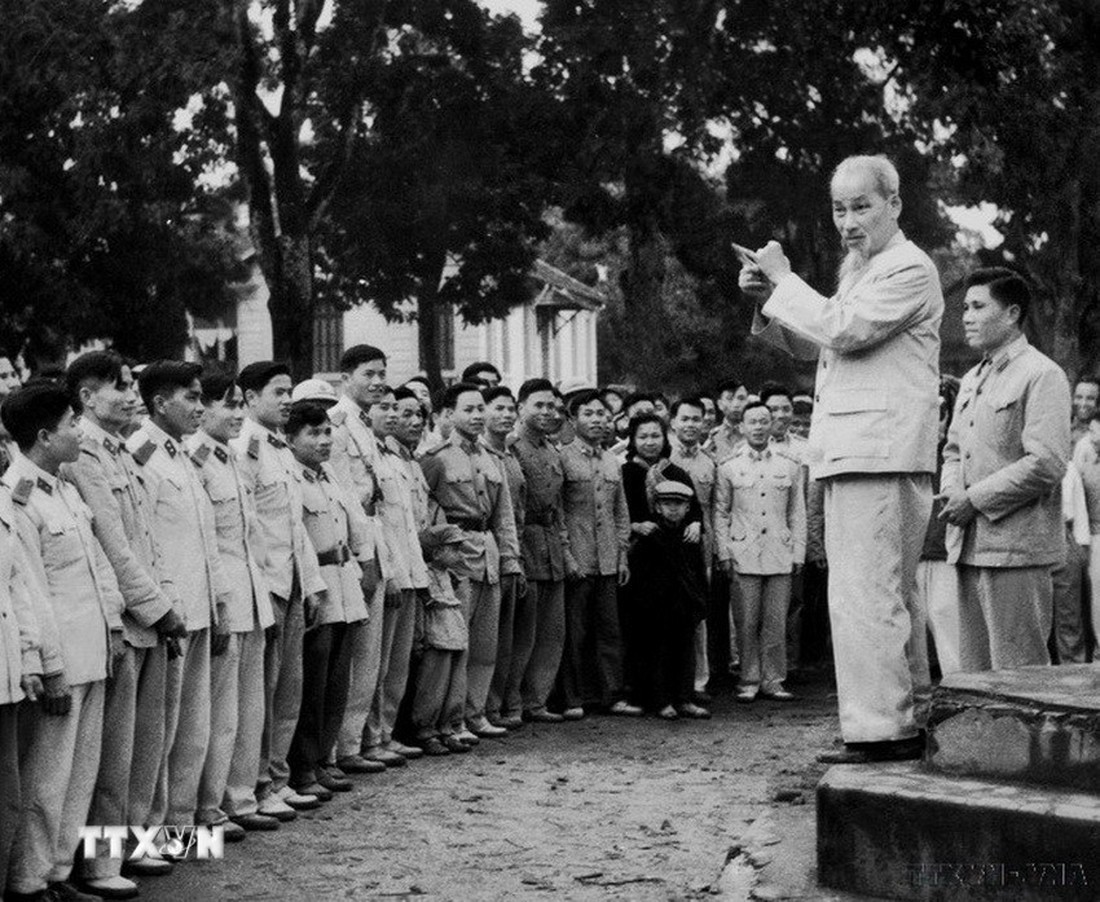 Ánh sáng Hồ Chí Minh soi đường cho chúng ta đi