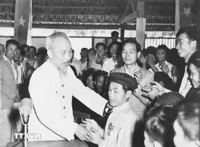 Đạo đức Hồ Chí Minh - biểu tượng văn hóa sáng ngời Đạo đức Hồ Chí Minh - biểu tượng văn hóa sáng ngời