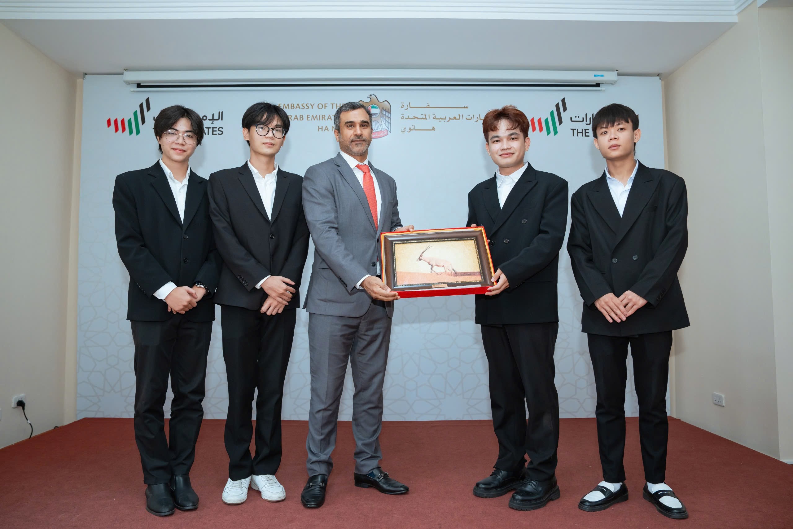 Đại sứ quán UAE vinh danh đội tuyển Đại học Lạc Hồng đạt giải quốc tế tại Dubai Đại sứ quán UAE vinh danh đội tuyển Đại học Lạc Hồng đạt giải quốc tế tại Dubai
