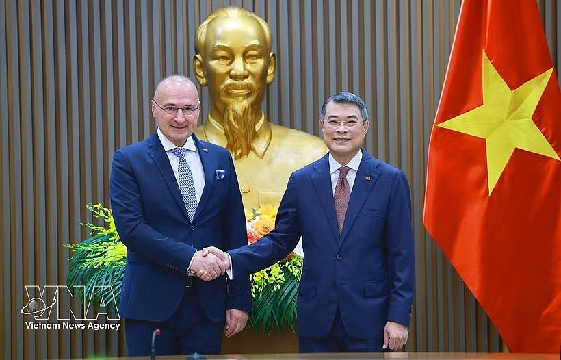 Prime Minister Le Minh Hung receives Croatian Minister of Foreign and European Affairs Gordan Grlić Radman in Hanoi on May 18. Photo: VNA