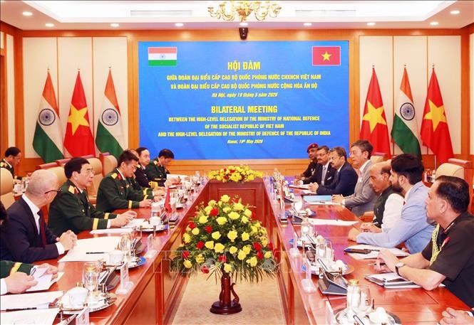 Phó Thủ tướng, Bộ trưởng Quốc phòng Phan Văn Giang và Bộ trưởng Quốc phòng Ngài Rajnath Singh tiến hành hội đàm. Ảnh: Trọng Đức/TTXVN. Phó Thủ tướng, Bộ trưởng Quốc phòng Phan Văn Giang và Bộ trưởng Quốc phòng Ngài Rajnath Singh tiến hành hội đàm. Ảnh: Trọng Đức/TTXVN.