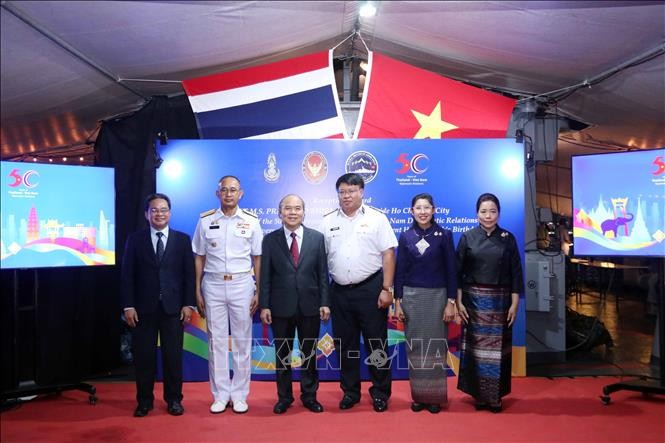 Lãnh đạo TP Hồ Chí Minh cùng Chuẩn Đô đốc Thaveesak Thongnam, Đại sứ Thái Lan tại Việt Nam dự lễ kỷ niệm.