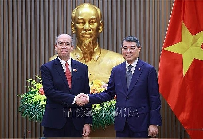 Prime Minister Le Minh Hung meets with Cuban Ambassador to Vietnam Rogelio Polanco Fuentes ( Photo : VNA) Prime Minister Le Minh Hung meets with Cuban Ambassador to Vietnam Rogelio Polanco Fuentes ( Photo : VNA)