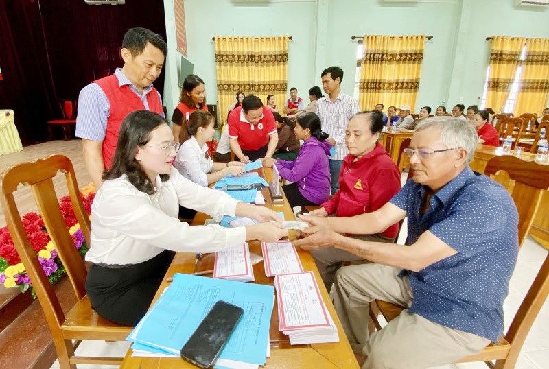 115 hộ dân ở Quảng Trị được IFRC hỗ trợ phục hồi sinh kế sau bão lũ 115 hộ dân ở Quảng Trị được IFRC hỗ trợ phục hồi sinh kế sau bão lũ