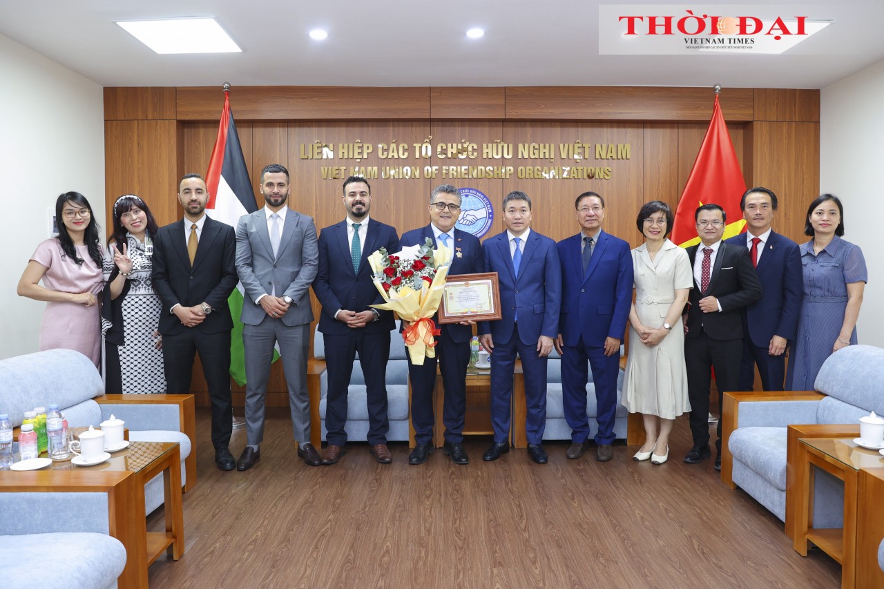 Palestinian Friend with More Than 40 Years of Ties to Viet Nam Receives “For Peace and Friendship Among Nations” Medal Palestinian Friend with More Than 40 Years of Ties to Viet Nam Receives “For Peace and Friendship Among Nations” Medal