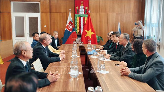Tưởng nhớ Bác tại nơi ghi dấu quan hệ Việt Nam - Slovakia Chú thích ảnh
