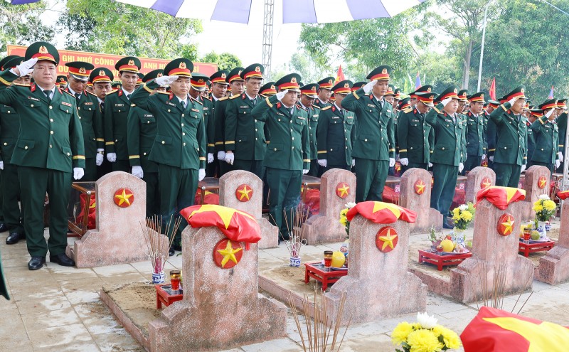 Nghệ An an táng 80 hài cốt liệt sĩ hy sinh ở Lào
