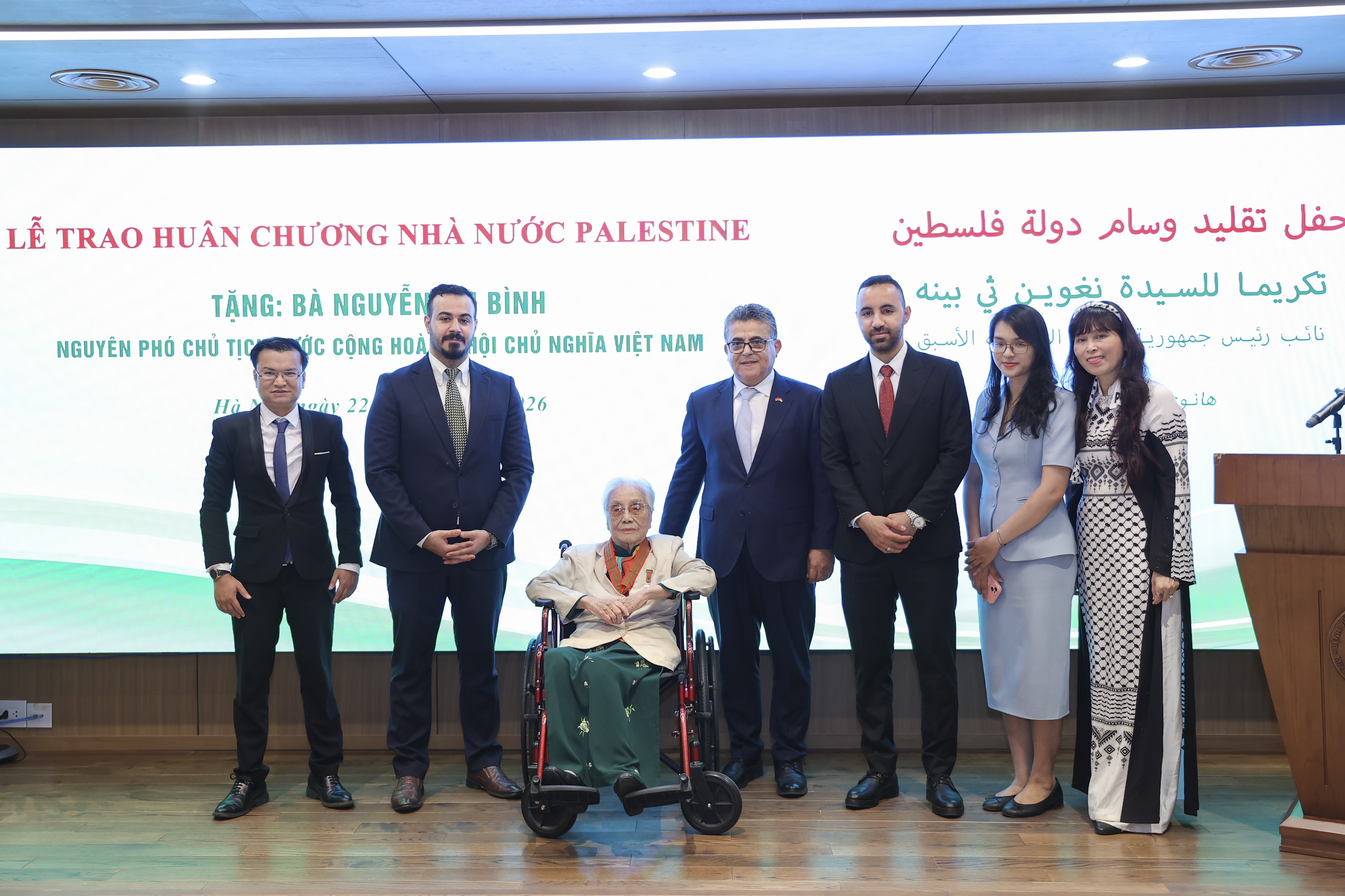 Nguyên Phó Chủ tịch nước Nguyễn Thị Bình nhận Huân chương Nhà nước Palestine
