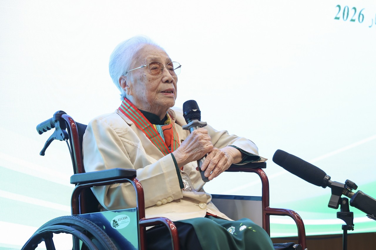 Former Vice President Nguyen Thi Binh Awarded the State of Palestine’s “Star of Merit” Order Former Vice President Nguyen Thi Binh Awarded the State of Palestine’s “Star of Merit” Order