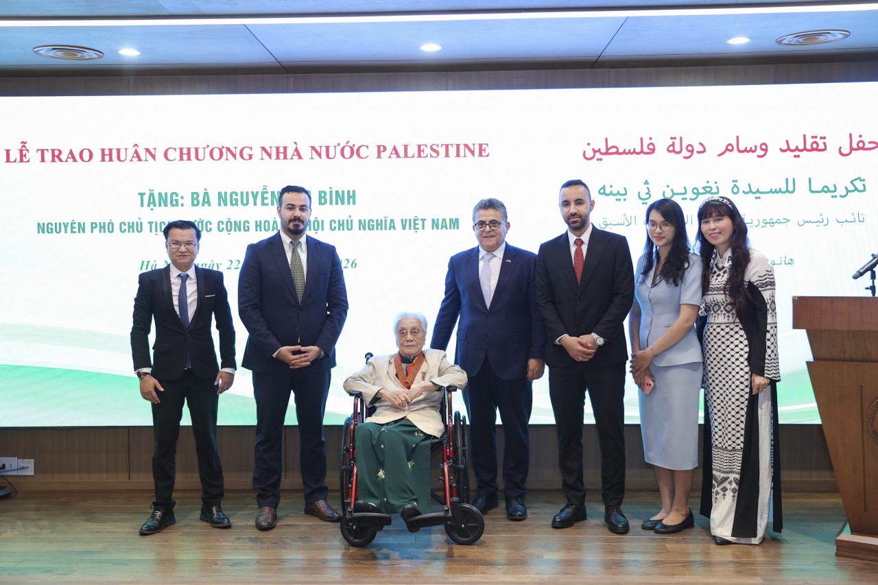 Former Vice President Nguyen Thi Binh Awarded the State of Palestine’s “Star of Merit” Order Former Vice President Nguyen Thi Binh Awarded the State of Palestine’s “Star of Merit” Order