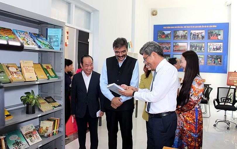 Delegates visit the Indian Cultural Space.(Photo: VNA) Delegates visit the Indian Cultural Space.(Photo: VNA)