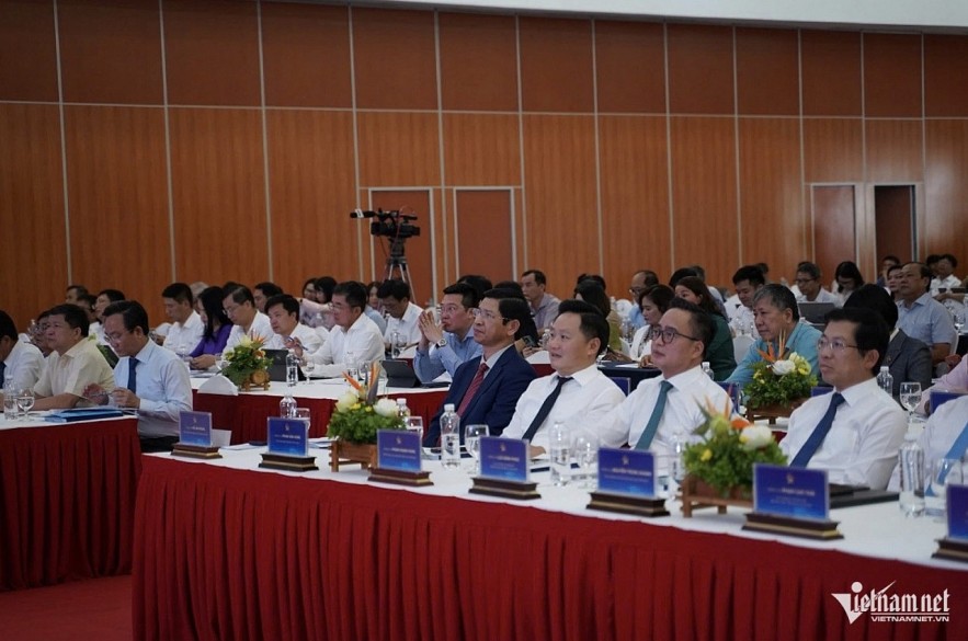 Delegates attend the forum. Photo: Pham Tien