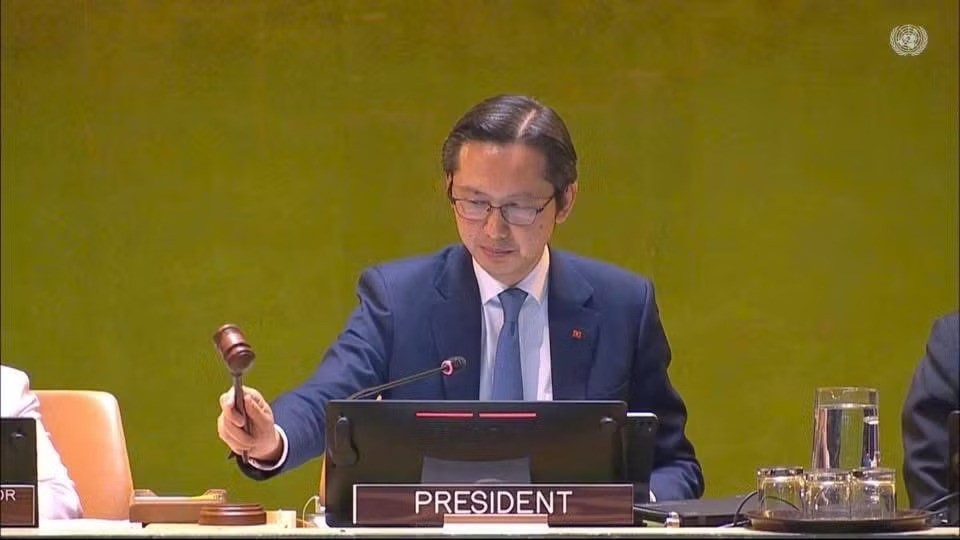 In his capacity as President, Ambassador Đỗ Hùng Việt, Head of the Permanent Mission of Vietnam to the United Nations, delivers closing remarks at the 11th Review Conference of the Treaty on the Non-Proliferation of Nuclear Weapons. (Photo courtesy of the Permanent Mission of Vietnam to t In his capacity as President, Ambassador Đỗ Hùng Việt, Head of the Permanent Mission of Vietnam to the United Nations, delivers closing remarks at the 11th Review Conference of the Treaty on the Non-Proliferation of Nuclear Weapons. (Photo courtesy of the Permanent Mission of Vietnam to t