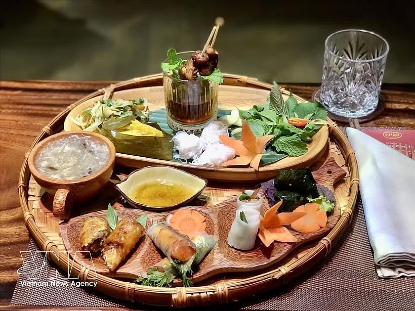 The Chao Show by the Ho Chi Minh City-based the company Dau An Show presents the flavours of Vietnam’s three regions through nine signature Vietnamese dishes. (Photo: VNA)