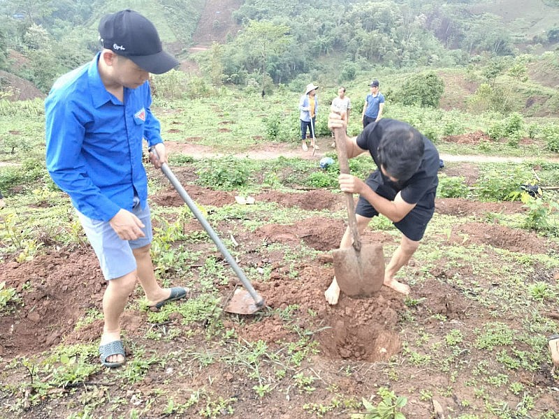 Những người thầy xuống nương gieo niềm tin nơi vùng biên Mường Nhé