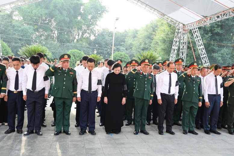"Chiến dịch 500 ngày đêm" tiếp tục hành trình đưa các liệt sĩ trở về với đất mẹ "Chiến dịch 500 ngày đêm" tiếp tục hành trình đưa các liệt sĩ trở về với đất mẹ