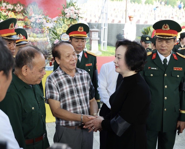 "Chiến dịch 500 ngày đêm" tiếp tục hành trình đưa các liệt sĩ trở về với đất mẹ "Chiến dịch 500 ngày đêm" tiếp tục hành trình đưa các liệt sĩ trở về với đất mẹ