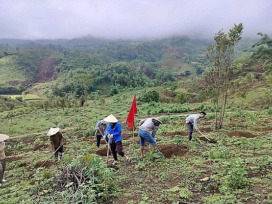 Beyond the Classroom: Muong Nhe’s Teachers Help Families Escape Poverty Beyond the Classroom: Muong Nhe’s Teachers Help Families Escape Poverty