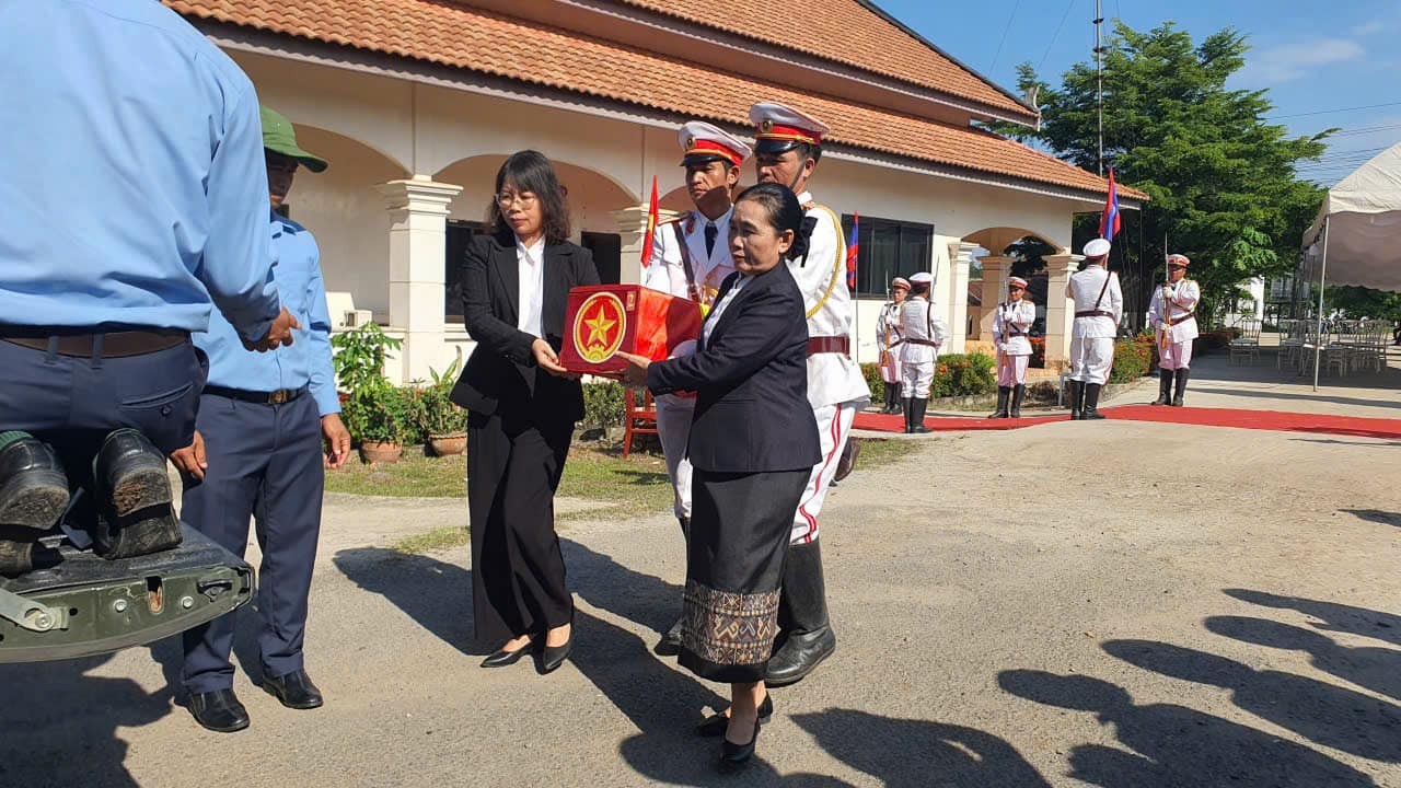Đưa hài cốt liệt sỹ hy sinh ở Lào về Việt Nam Đưa hài cốt liệt sỹ hy sinh ở Lào về Việt Nam